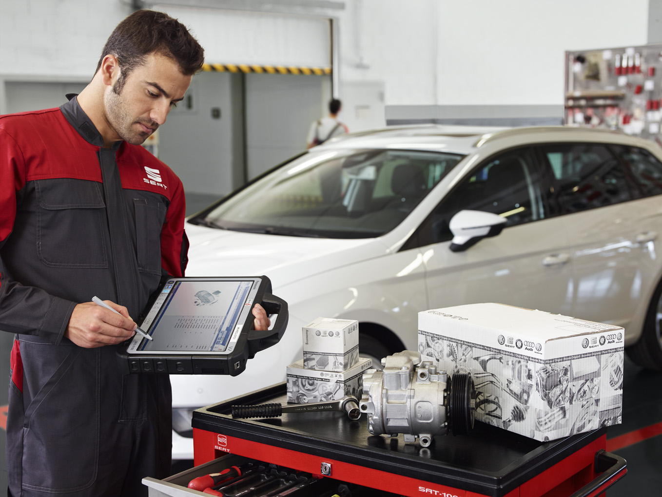 Audi обслуживание. Audi сервис. Audi service реклама. Ауди сервис услуга. Замена запчасти.